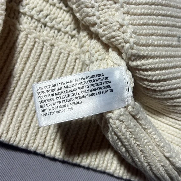 Universal threads Knit sweater NWT size medium - Picture 4 of 5